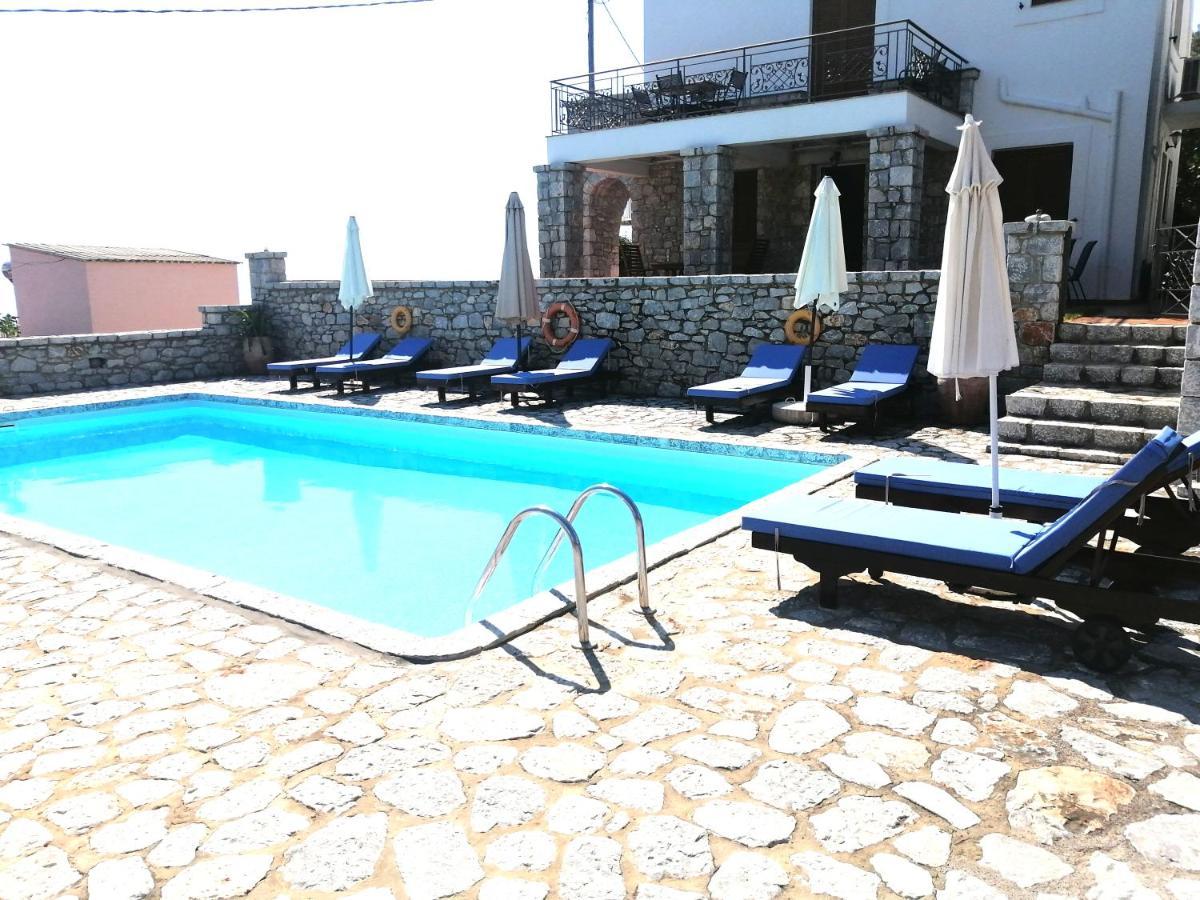 Malvazios Villas #4 Гитион Экстерьер фото